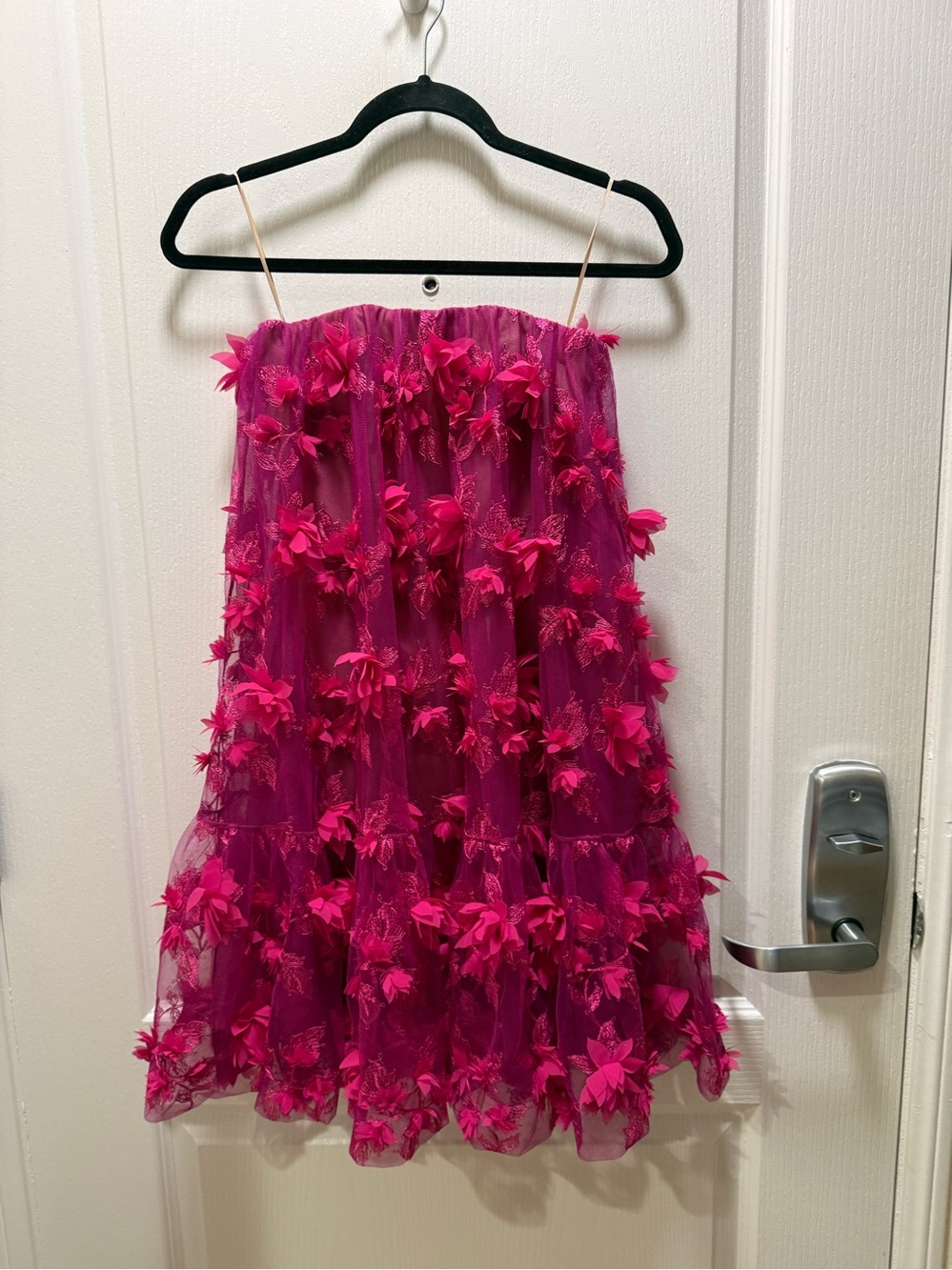Free People Helsi Bianca Strapless 3D Floral Mini Dress XS NWT
- Fuchsia pink - Picture 4 of 7